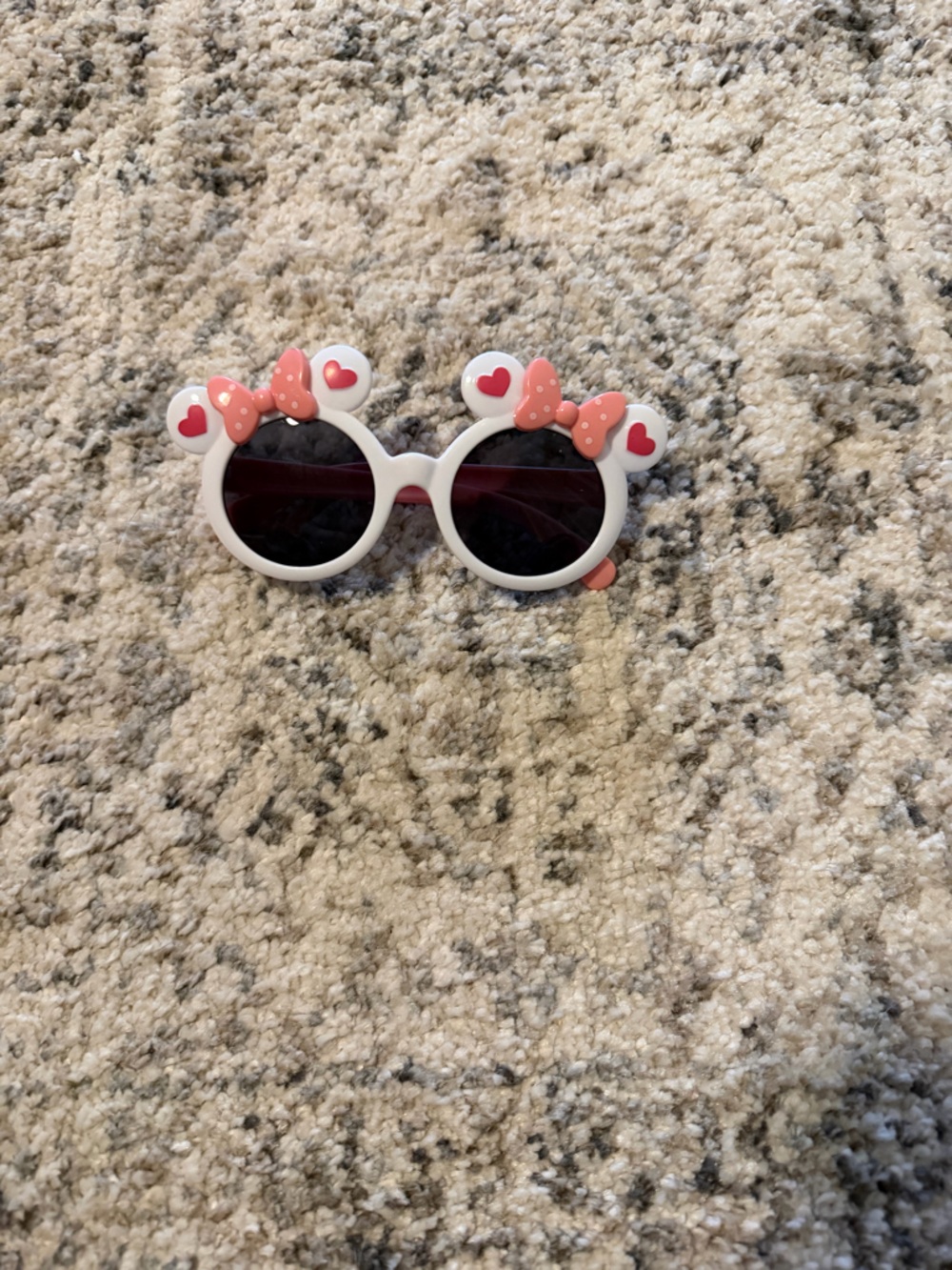 Kids Minnie White Round Sunglasses with Pink Heart Bows